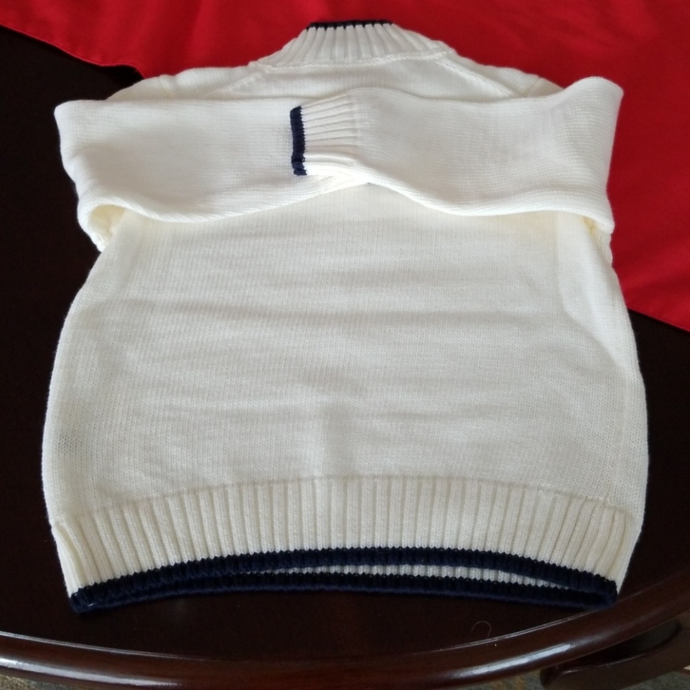 clothes - Picture 2 of 3